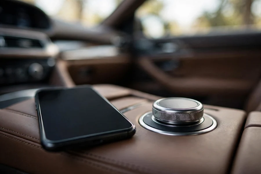 Smartphone next to the iDrive controller dial while pairing via Bluetooth